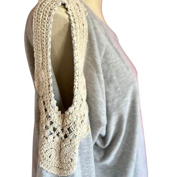 Womens Sweater Size Medium Cut Out Shoulder Lace Detail Casual Indie Travel - Picture 3 of 8